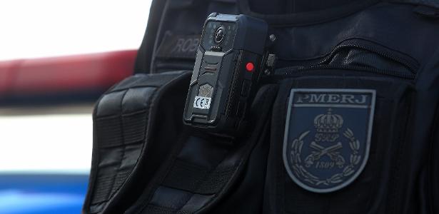 Câmera usada no uniforme de policiais militares no Rio de Janeiro