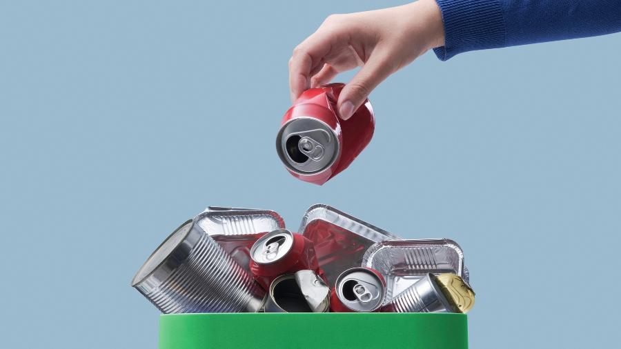 Getty Images - No Brasil, grande parte das latas produzidas são reutilizadas