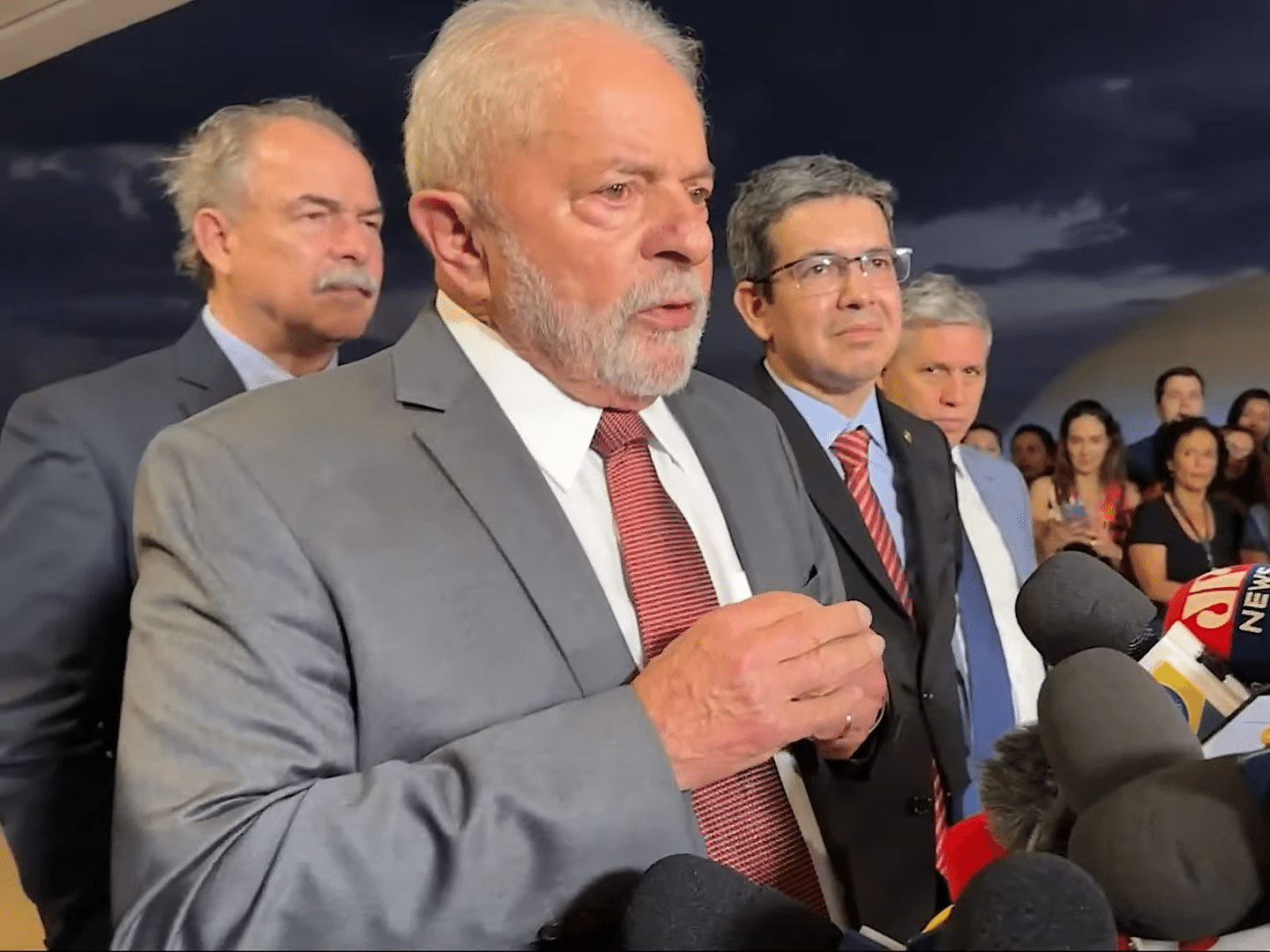 Devoção da imprensa ao 'mercado' não faz bem ao Brasil