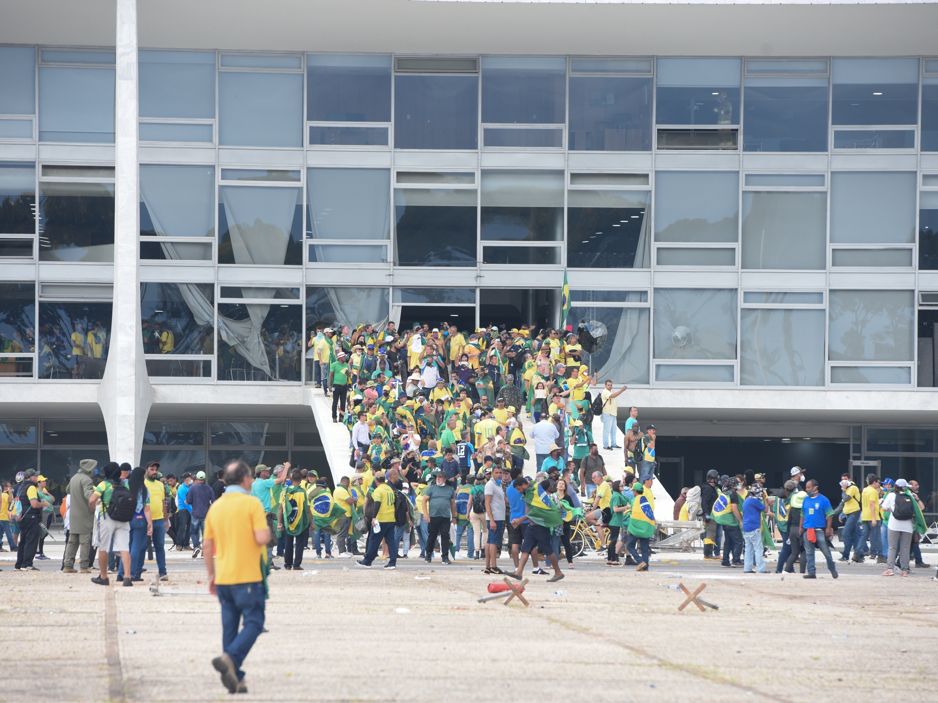 Bolsonarismo é terrorismo; 'bolsonarista radical' é pleonasmo