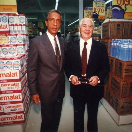O empresário Abilio Diniz ao lado do seu pai Valetim, em 1983