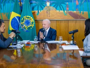 Lula brinca: 'Quando eu quero ver o Corinthians bem, eu viro a tabela'