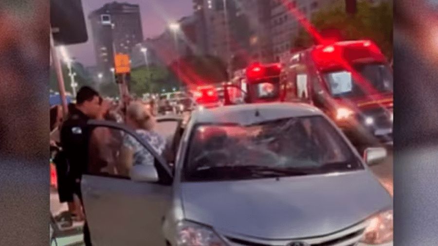 Motorista perdeu controle e invadiu ciclovia em Copacabana (RJ) - Reprodução/Rede Social