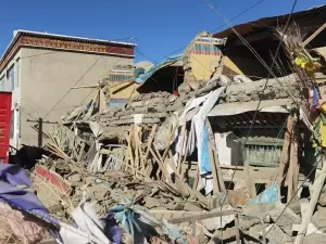 Terremoto deixa dezenas de mortos no Tibete