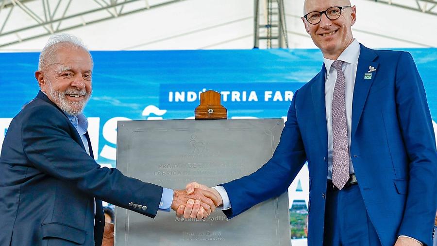 O presidente Lula e o presidente da Novo Nordisk, Lars Fruergaard Jørgensen, durante a visita à fábrica da Novo Nordisk, em Montes Claros (MG) - Ricardo Stuckert/PR