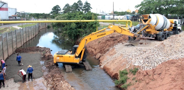 Obras no arroio Sapucaia, em Esteio (RS) - Prefeitura de Esteio/Divulgação - Prefeitura de Esteio/Divulgação
