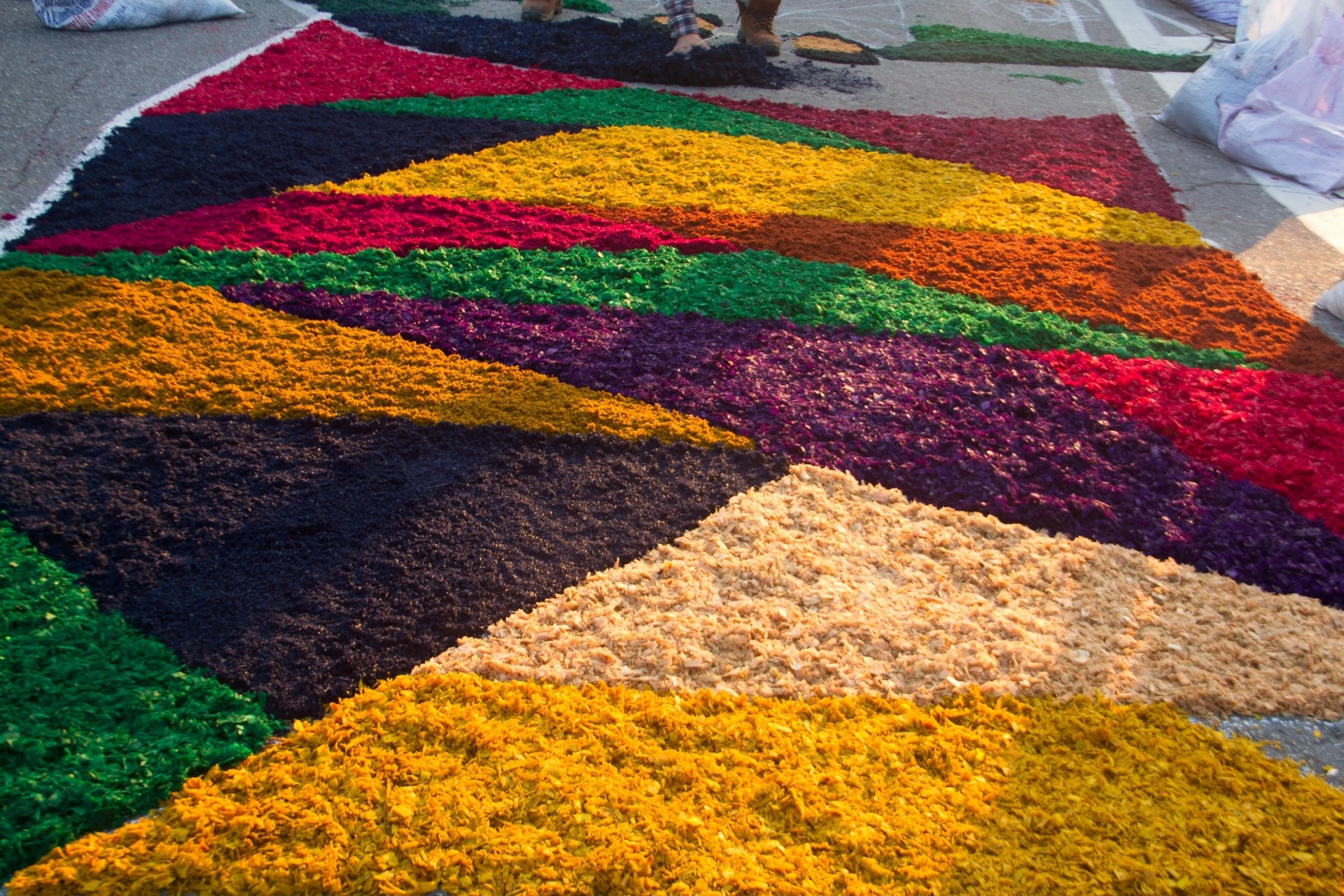 Fotos Católicos confeccionam tapetes de rua para celebrar Corpus Christi 15/06/2017 UOL