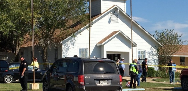 Resultado de imagem para Atirador abre fogo em igreja no Texas e deixa ao menos 26 mortos