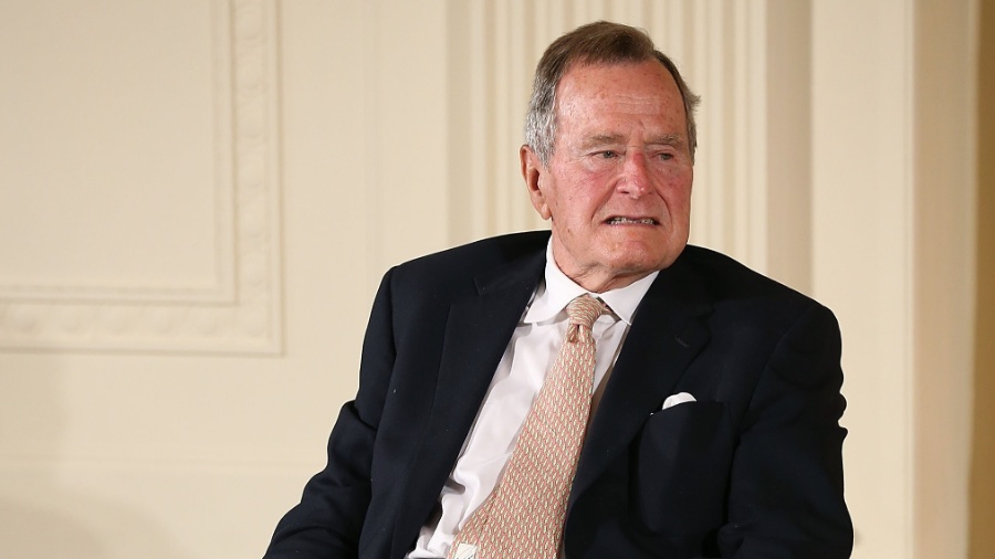 O ex-presidente George H. W. Bush em evento na Casa Branca, em 2013 - AFP PHOTO / GETTY IMAGES NORTH AMERICA / MARK WILSON
