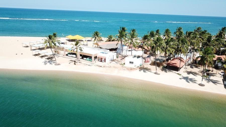 Praia do Gunga, em Roteiro (AL), totalmente vazia no fim de semana passada - Governo de Alagoas 