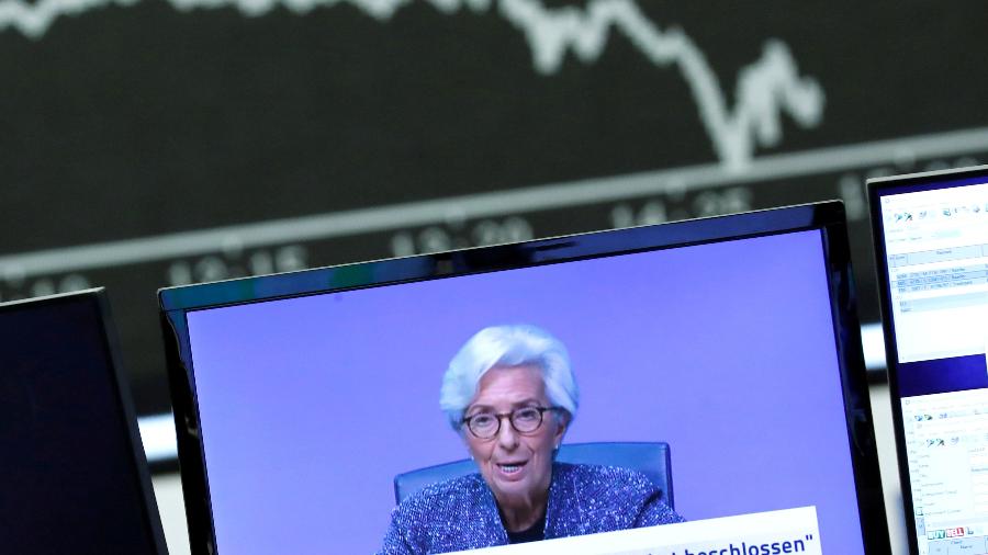 Tela na bolsa de valores de Frankfurt, Alemanha, com pronunciamento da presidente do Banco Central Europeu, Christine Lagarde - Ralph Orlowski