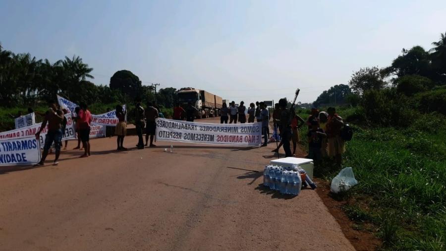 Índios e garimpeiros interditaram trecho da rodovia BR-230, Itaituba, no oeste do Pará - Polícia Rodoviária Federal / Divulgação 