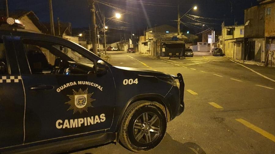 Guarda Municipal durante ação de fiscalização por conta da pandemia - Carlos Bassan/Divulgação