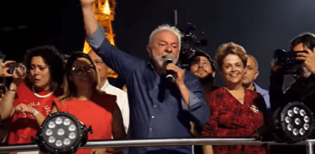 30.out.2022 - Lula faz discurso na Avenida Paulista após vitória na eleição