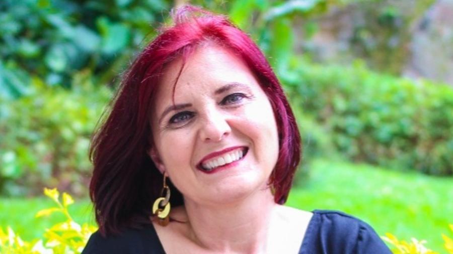 A escritora e radialista Silvana Coelho, 55, passou 10 anos sofrendo nas mãos de um marido violento - Arquivo Pessoal