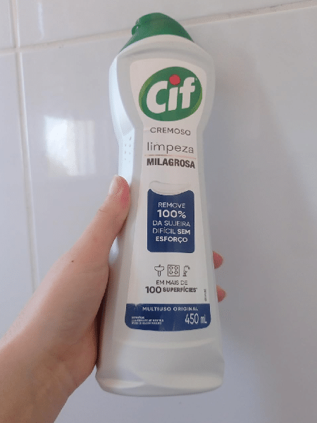 Cif Cremoso promete remover a sujeira e dá brilho em mais de 100 superfícies.