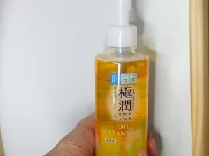 Tira make sem algodão: cleansing oil Hada Labo é caro, mas vale o hype 