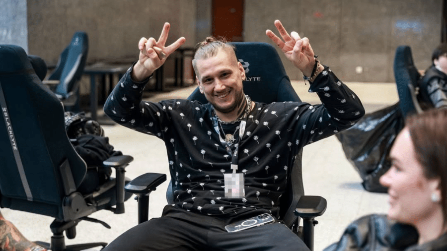 Gamer ucraniano Danylo Teslenko, conhecido como Zeus, em torneio em Xangai