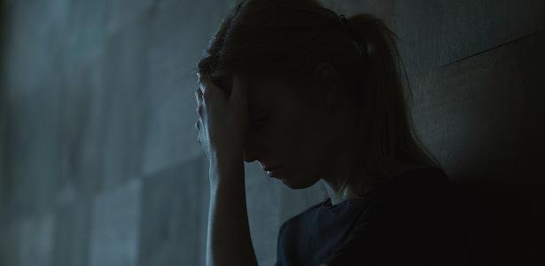 Mulher com TDAH será indenizada após troféu de 'mais lerda' no trabalho