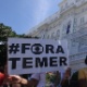 4.set.2016 - Cartaz pedindo a saída de Michel Temer (PMDB) da Presidência é visto na frente do hotel Copacabana Palace. O ato fechou a avenida Atlântica - José Lucena/Futura Press/Estadão Conteúdo