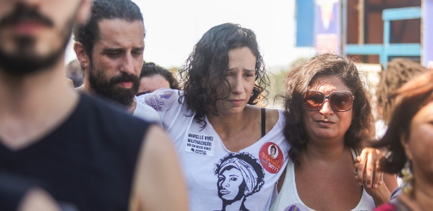 18.mar.2018 - Monica Benício, companheira de Marielle Franco, durante protesto na Maré - Bárbara Lopes/Agência O Globo