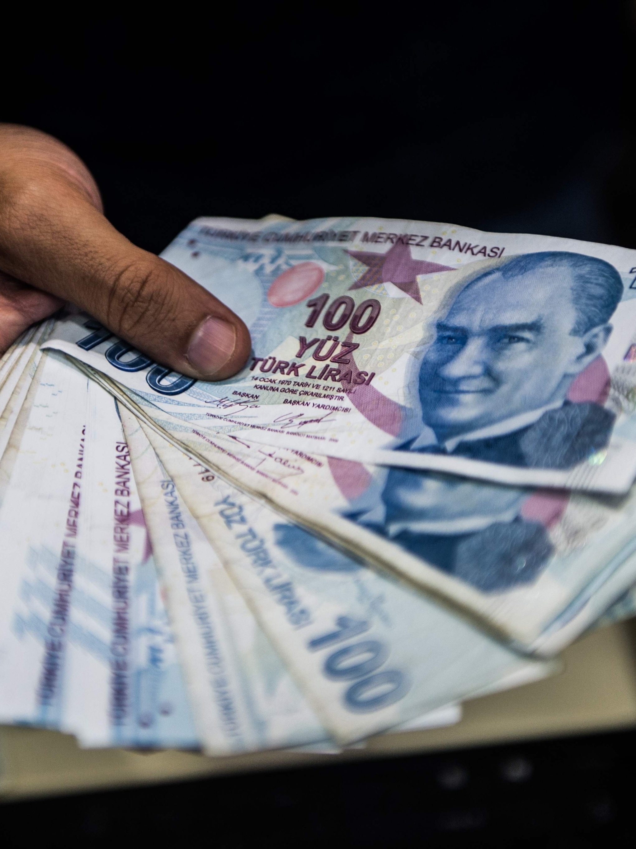 Lira turca cai após demissão de chefe do BC e traz temor sobre Brasil