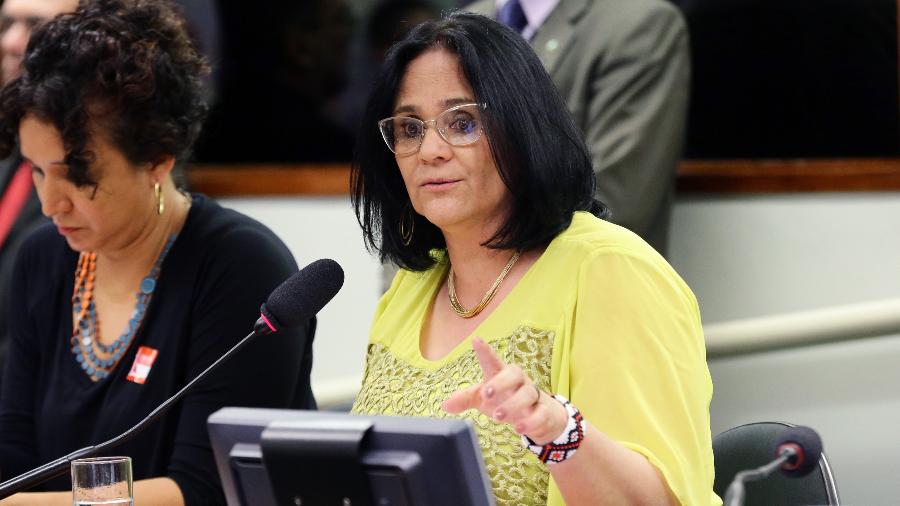 A ministra Damares Alves durante sessão na Comissão de Direitos Humanos e Minorias - Michel Jesus/Câmara dos Deputados