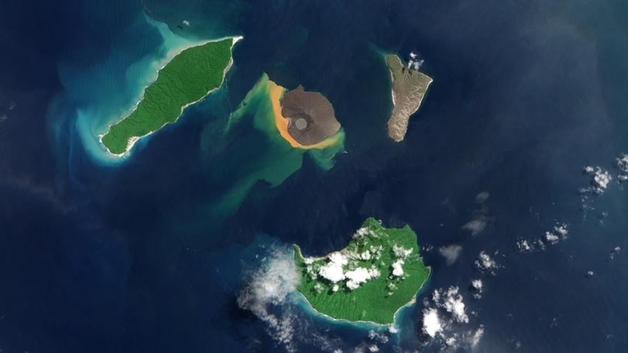 Há quase 40 vulcões no mundo capazes de fazer o que fez o Anak Krakatau, no centro da imagem - Copernicus Data 2019