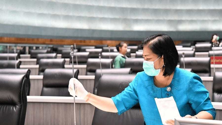 Parlamento tailandês foi desinfetado depois que um deputado revelou que havia acabado de voltar de viagem ao Japão - AFP