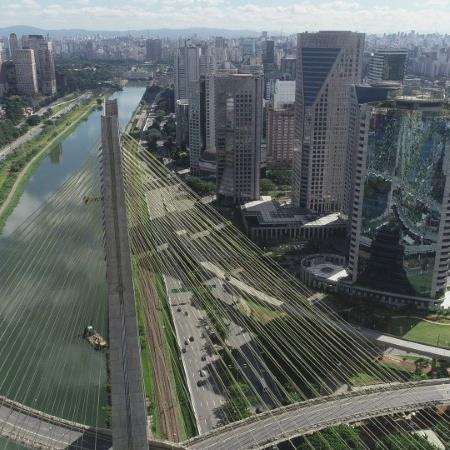 São Paulo fica vazia durante quarentena - STAFF