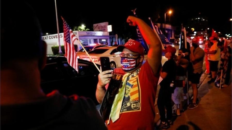 Eleitores republicanos comemoram vitória de Trump em Little Havana, na Flórida - Reuters