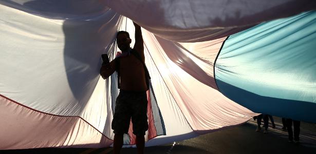 Vem chegando as cotas de emprego para pessoas trans - UOL