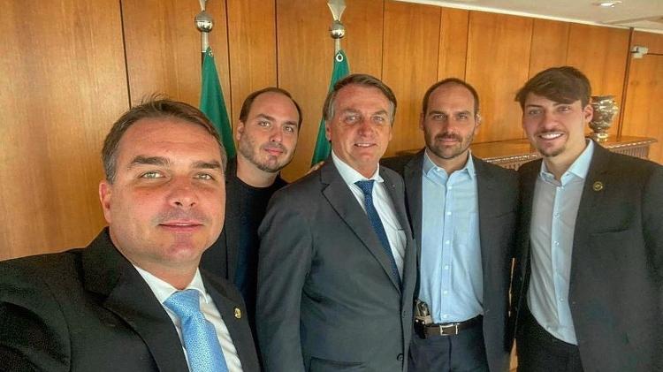 O clã Bolsonaro: Flávio, Carlos, Jair, Eduardo e Jair Renan