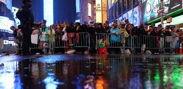 A man attacked three police officers with a knife on New Year’s Eve in New York.