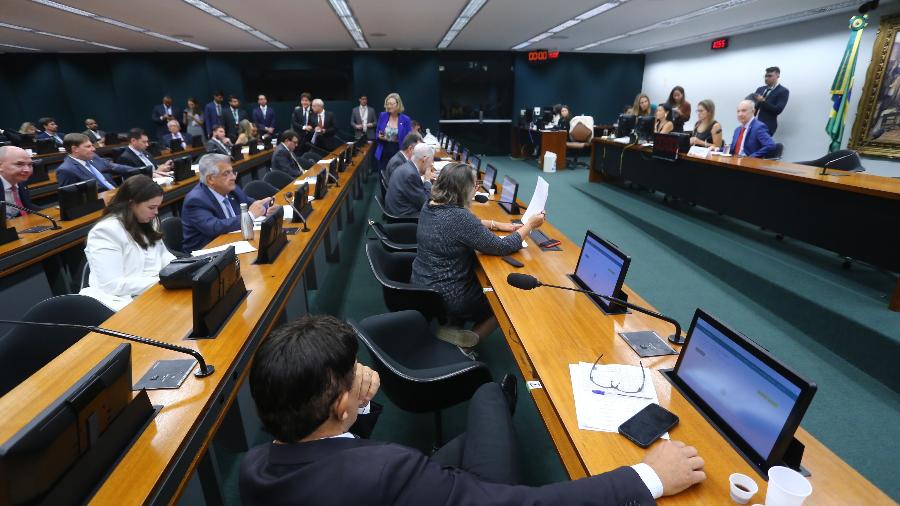 Sessão na CCJ, que aprovou a PEC da Anistia, liberando partidos a descumprirem regras eleitorais - VInicius Loures/Câmara dos Deputados