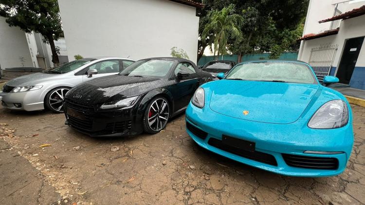 Carros de luxo apreendidos; prática criminosa movimentou cerca de R$ 5 milhões