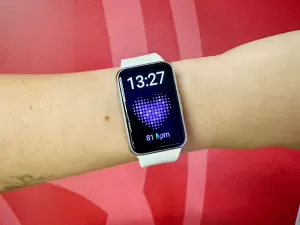 Galaxy Fit3: por menos de R$ 500, pulseira da Samsung é quase um smartwatch