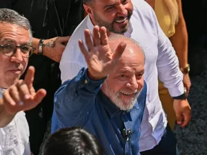 Lula usa 1º de maio para sancionar isenção do IR a quem ganha até R$ 2.824