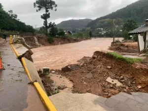 Sobe para 56 número de mortos por enchentes no RS; chuva afeta 281 cidades