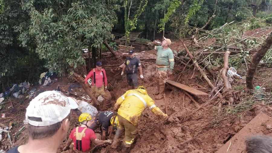 Corpo de Bombeiros do RS atua em área de deslizamento em Gramado (RS) - Corpo de Bombeiros do Rio Grande do Sul/4.mai.2024