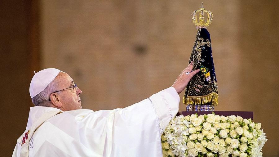 24.jul.2013 - O papa Francisco celebrou missa na Basílica do Santuário Nacional de Nossa Senhora Aparecida, em Aparecida do Norte, em São Paulo. - Buda Mendes/Getty Images