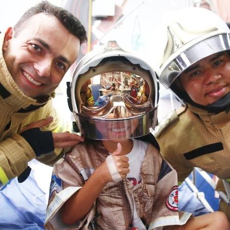 Bombeiros são heróis das crianças e dos eleitores - Mauricio Bazilio / SES / divulgação