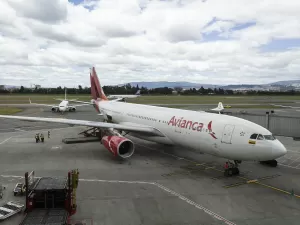 Avião com 259 pessoas despressuriza sobre o Atlântico e faz pouso em ilha