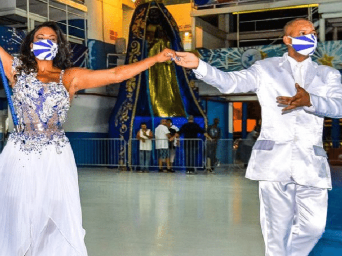 Selminha Sorriso e Claudinho completam bodas de prata como mestre-sala e  porta-bandeira da Beija-Flor - Jornal O Globo