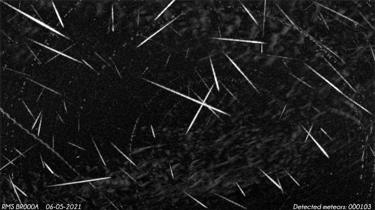 Foto de larga exposición tomada desde el cielo sobre Maringá (PR) que muestra 103 meteoros - Bruno Bonicontro / Bramon - Bruno Bonicontro / Bramon