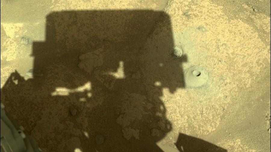 Primeiro buraco cavado pelo rover Perseverance em Marte - Divulgação/Nasa