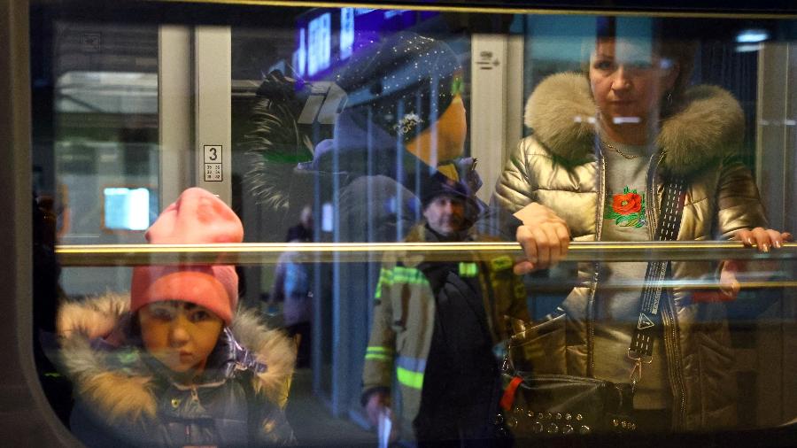 14 mar. 2022 - Migrantes ucranianos aguardam partida de trem para Berlim, capital da Alemanha, em Cracóvia, Polônia - Fabrizio Bensch/Reuters
