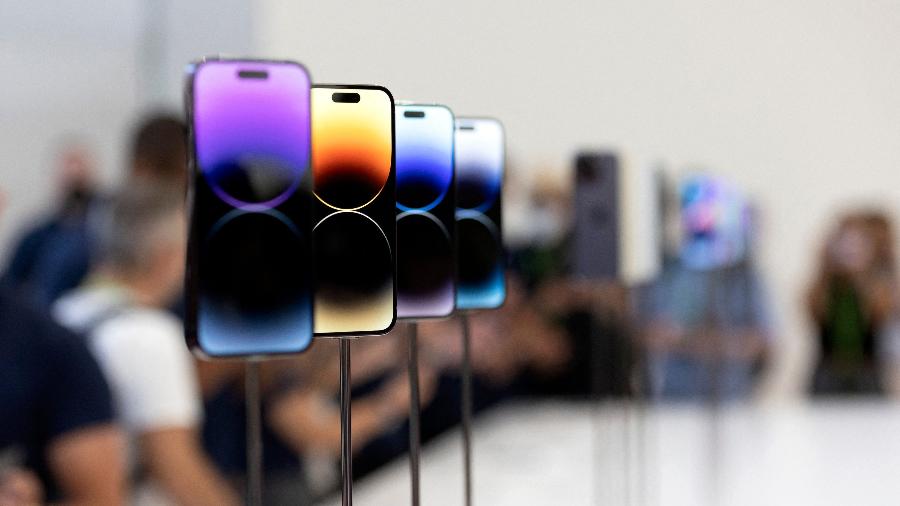 iPhone 14 Pro enfileirados no Apple Park, sede da companhia, durante lançamento de smartphones da marca - Brittany Hosea-Small/AFP