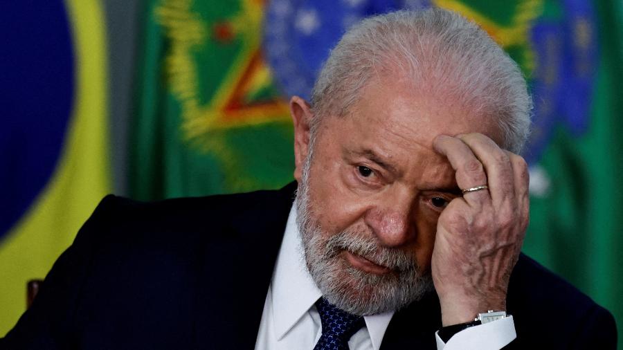 Lula durante reunião com líderes da indústria automobilística para anunciar medidas para aumentar a compra de carros por brasileiros de baixa renda