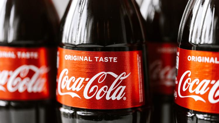 Rivalidade entre Coca-Cola e Dolly envolveu den&uacute;ncias, a&ccedil;&otilde;es judiciais e campanhas publicit&aacute;rias.